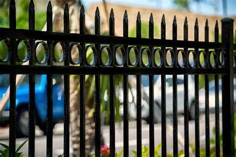 vinyl vs aluminum fence cost